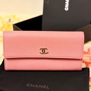 CHANEL Lucky Clover w/ Floral Printed Interior Calfskin Flap Wallet - Pink